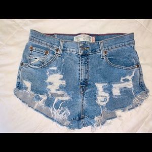 High waisted Levi Jean shorts